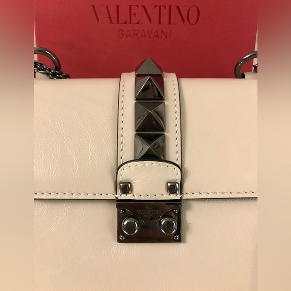Authentic Valentino Garavani Glam Lock Small Studded Leather Shoulder Bag Cream - Picture 3 of 9